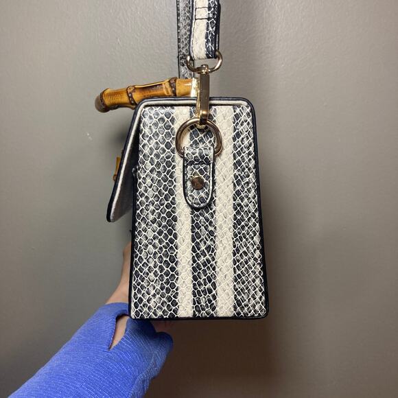 MMS Faux Snake Print Rigid‎ Mini Purse/Crossbody Statement Bag Black/White Wood - Picture 12 of 12